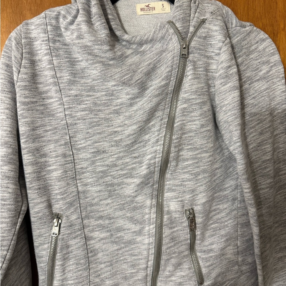 Hollister light grey woman’s sweater